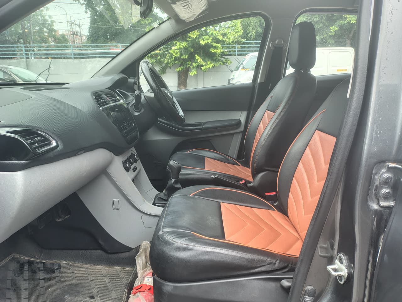 Tata Tiago XT