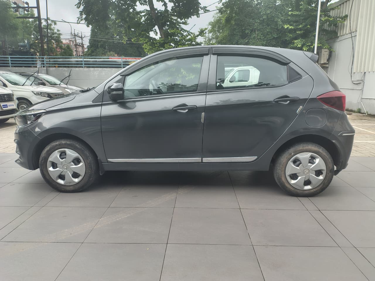 Tata Tiago XT