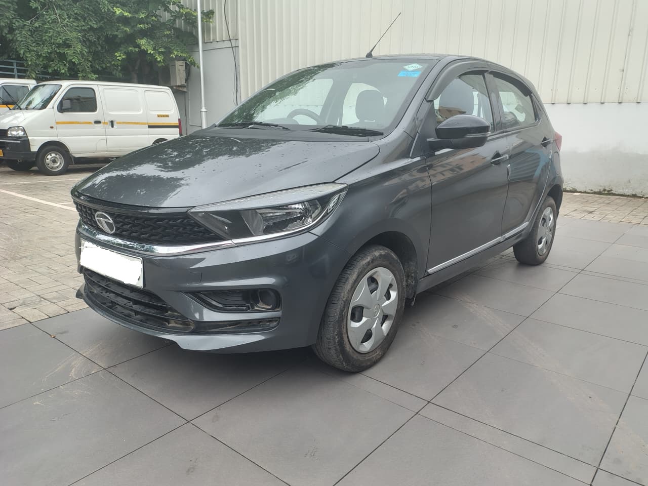 Tata Tiago XT