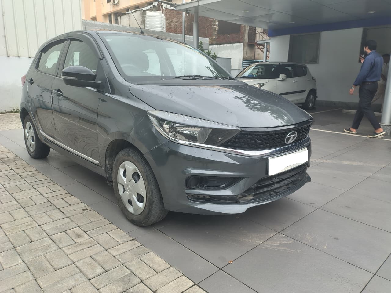 Tata Tiago XT