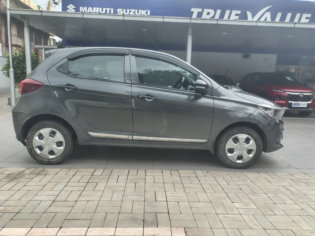 Tata Tiago XT