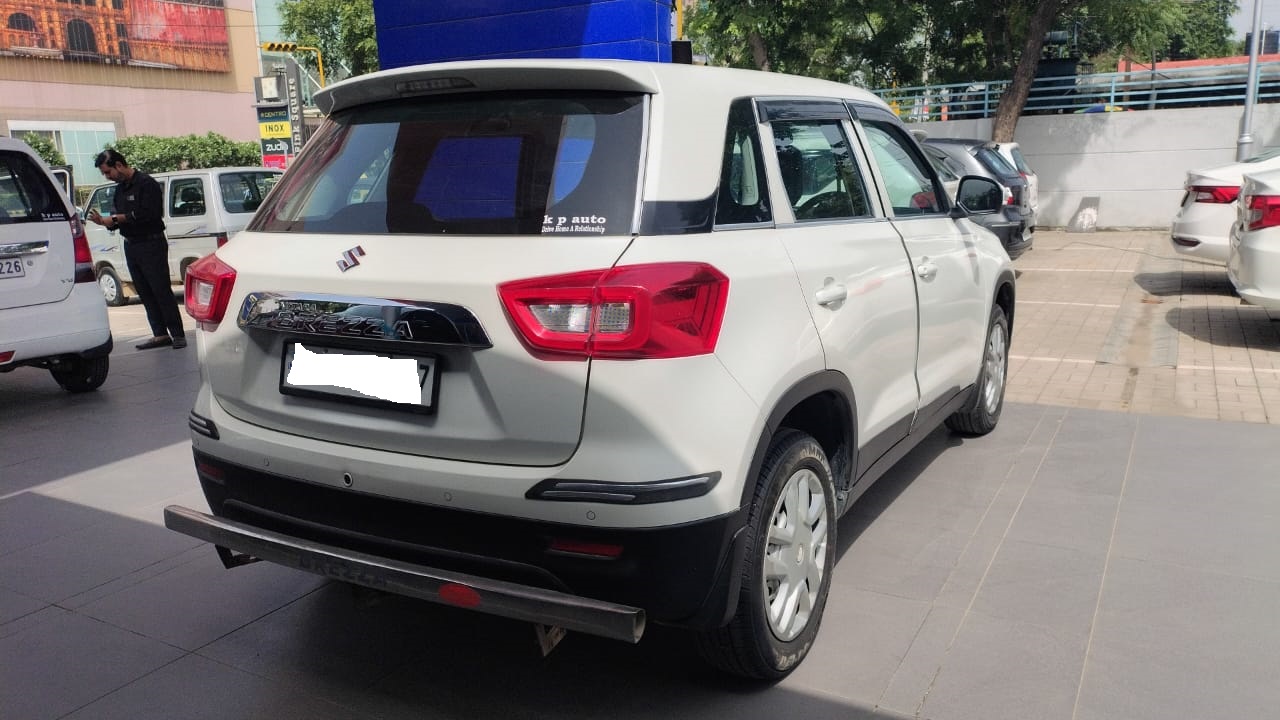 Maruti Suzuki Brezza LXI