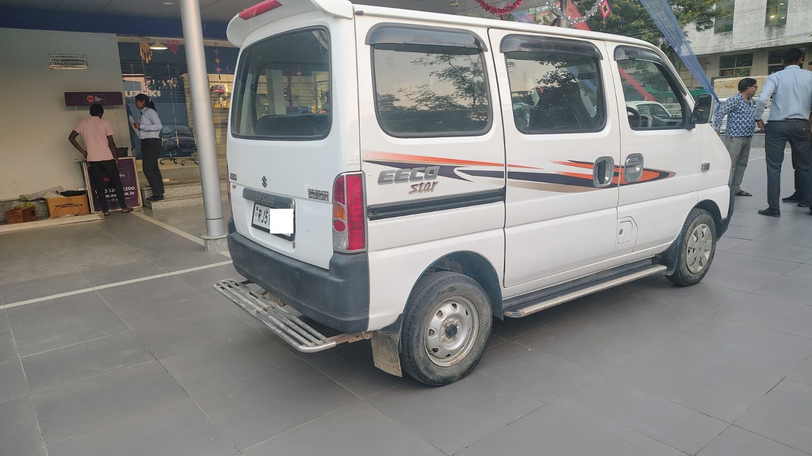 Maruti Suzuki EECO 5 STR