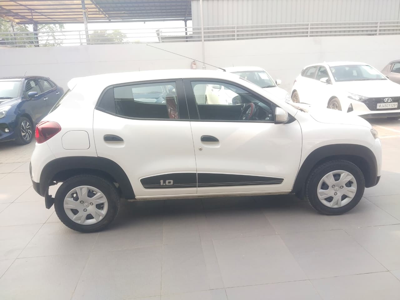 Renault Kwid RXT AMT