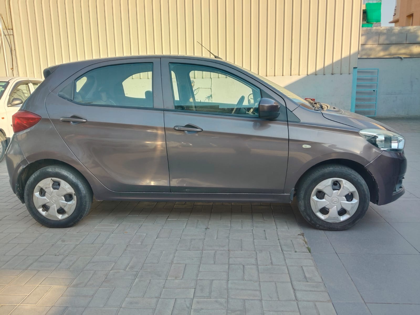 Maruti Suzuki Tiago XT