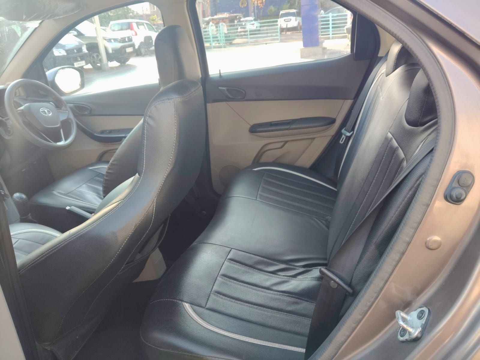 Maruti Suzuki Tiago XT