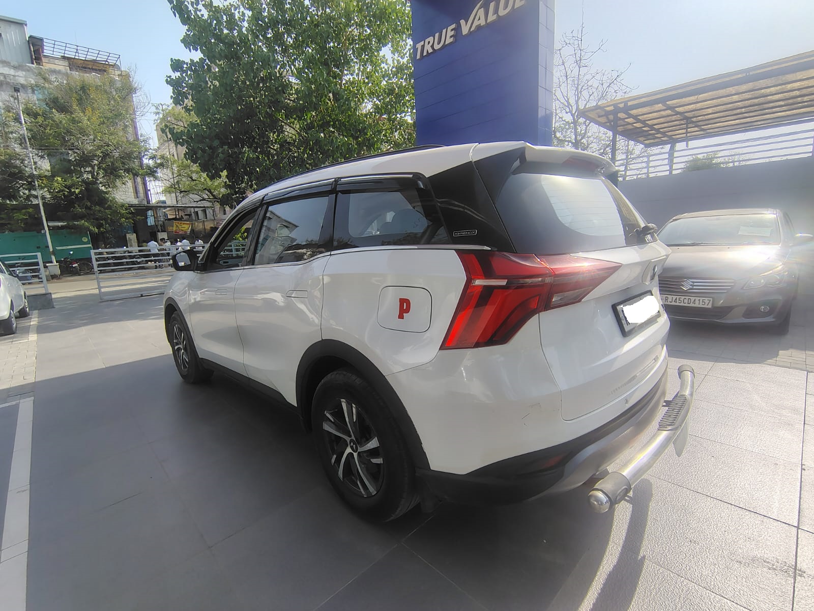 Mahindra XUV 700 AX5