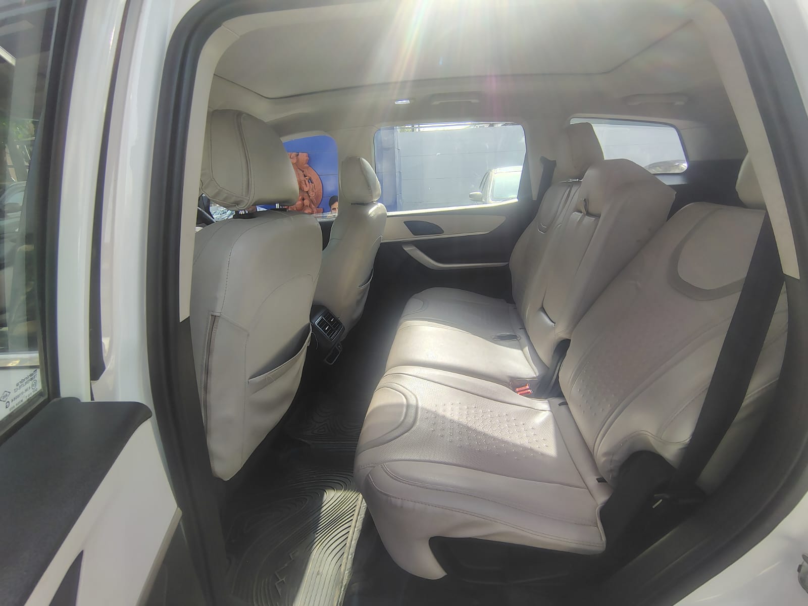 Mahindra XUV 700 AX5