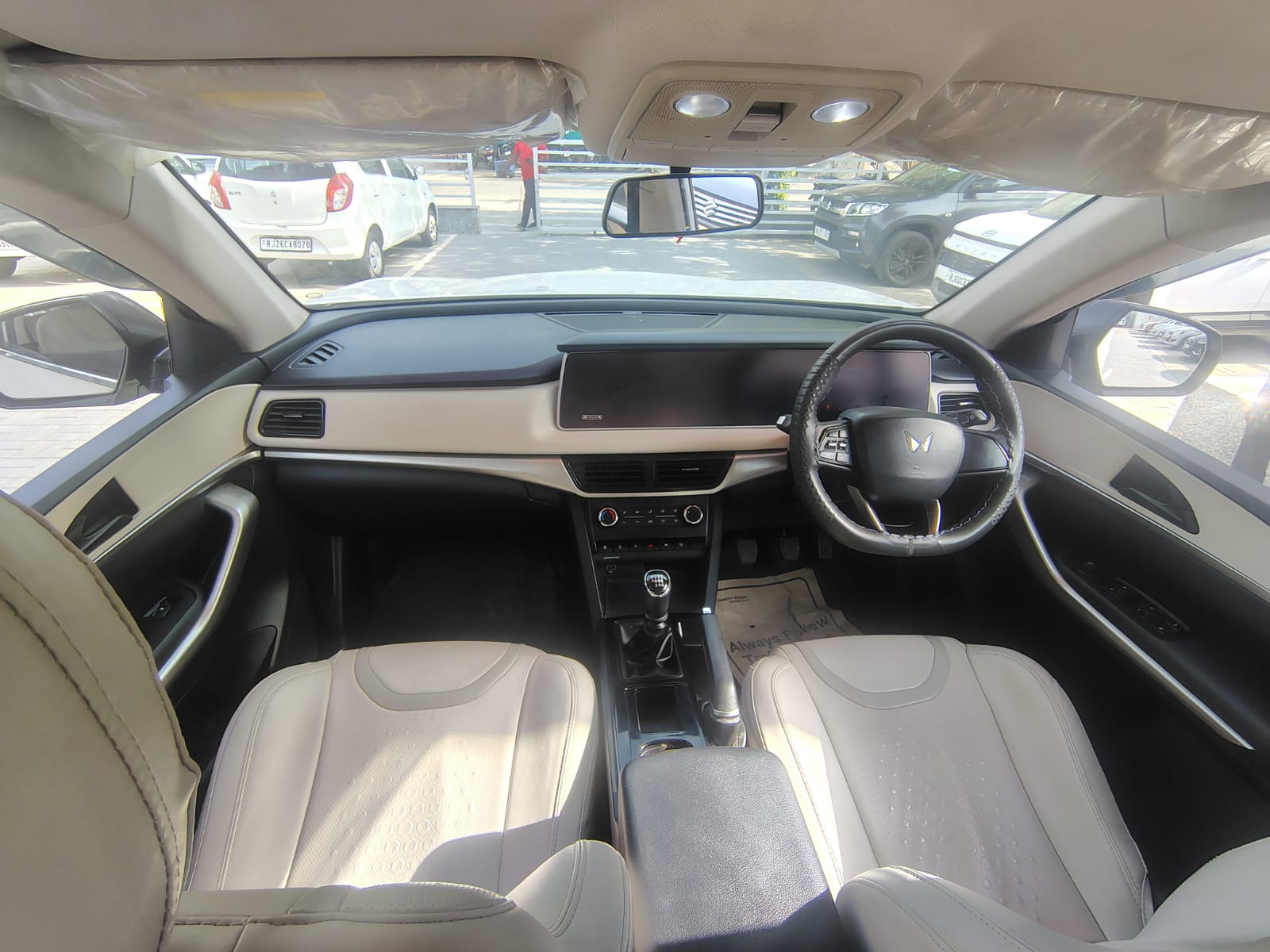 Mahindra XUV 700 AX5