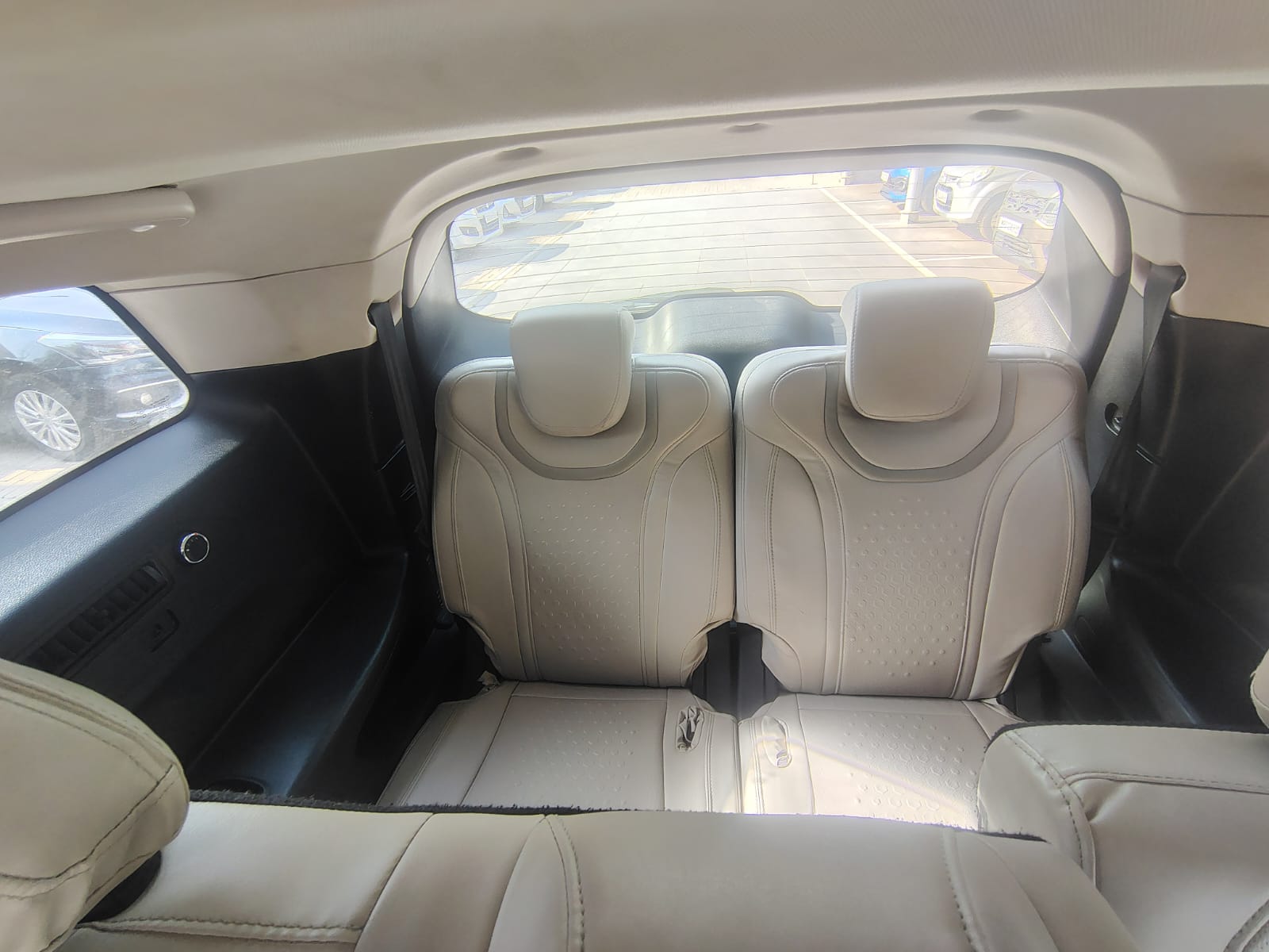 Mahindra XUV 700 AX5