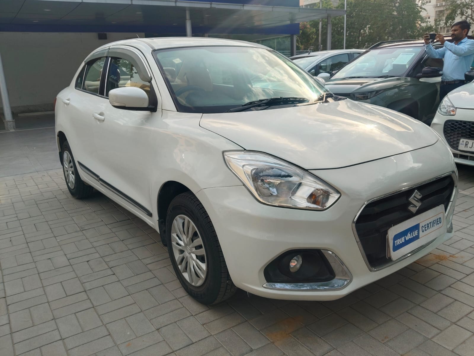 Maruti Suzuki Dzire vxi CNG