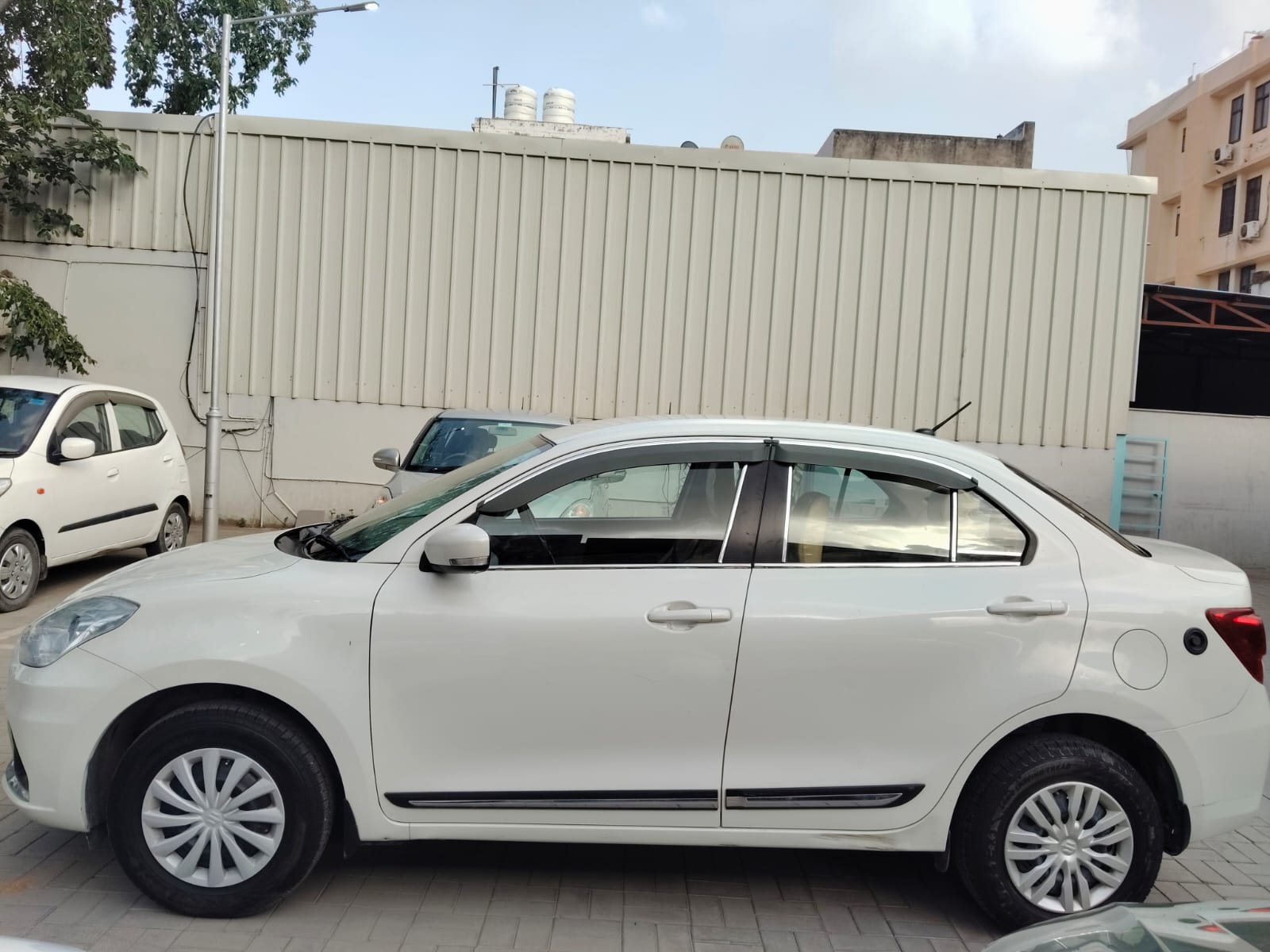 Maruti Suzuki Dzire vxi CNG