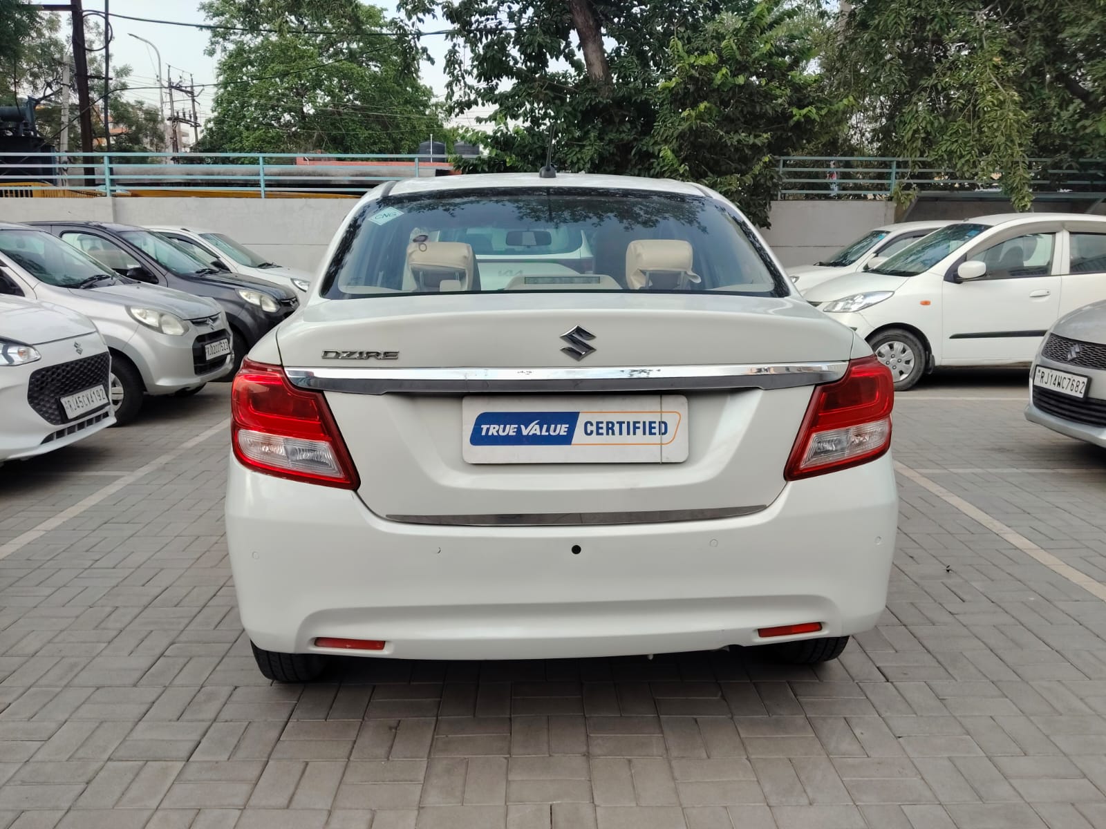 Maruti Suzuki Dzire vxi CNG