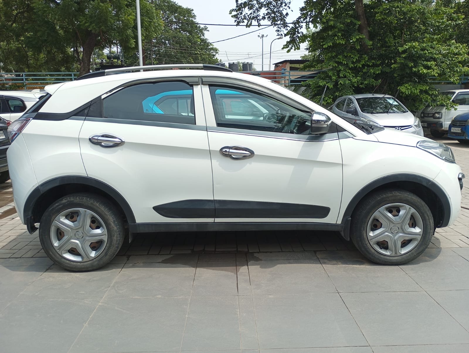 Tata Motor Tata Nexon XE 1.2 RTN BS4