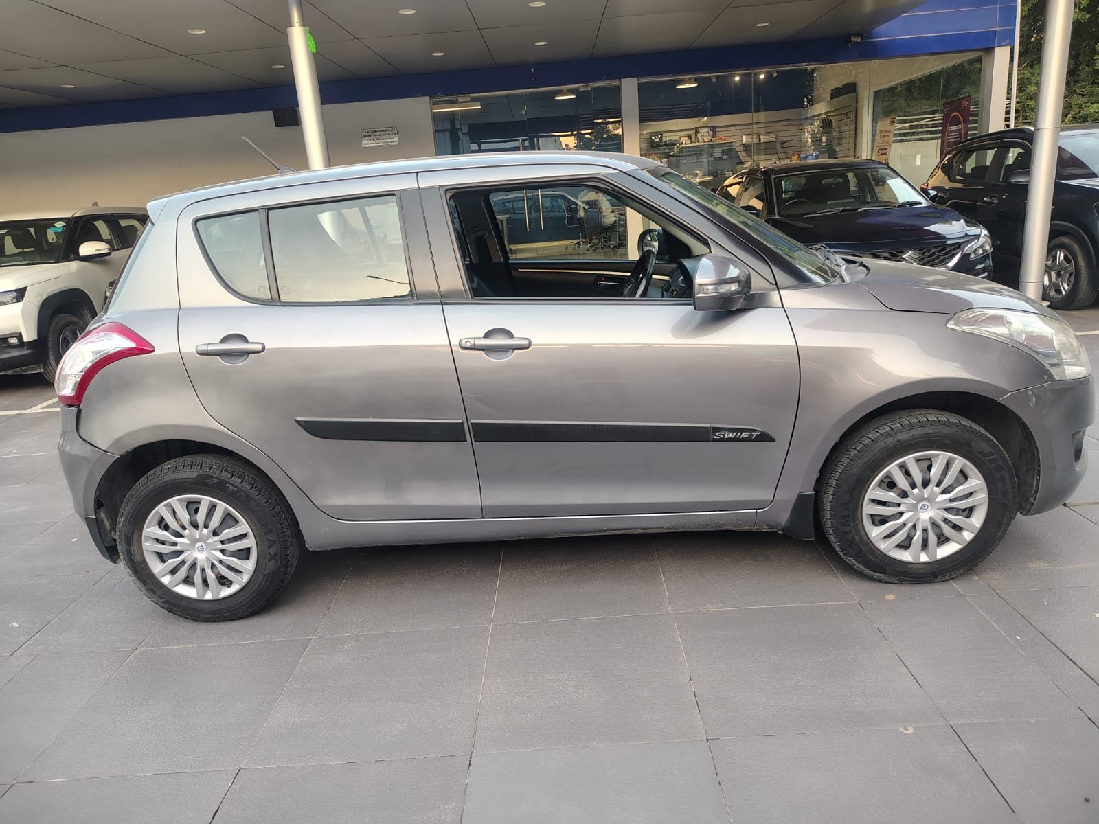 Maruti Suzuki Swift Vxi