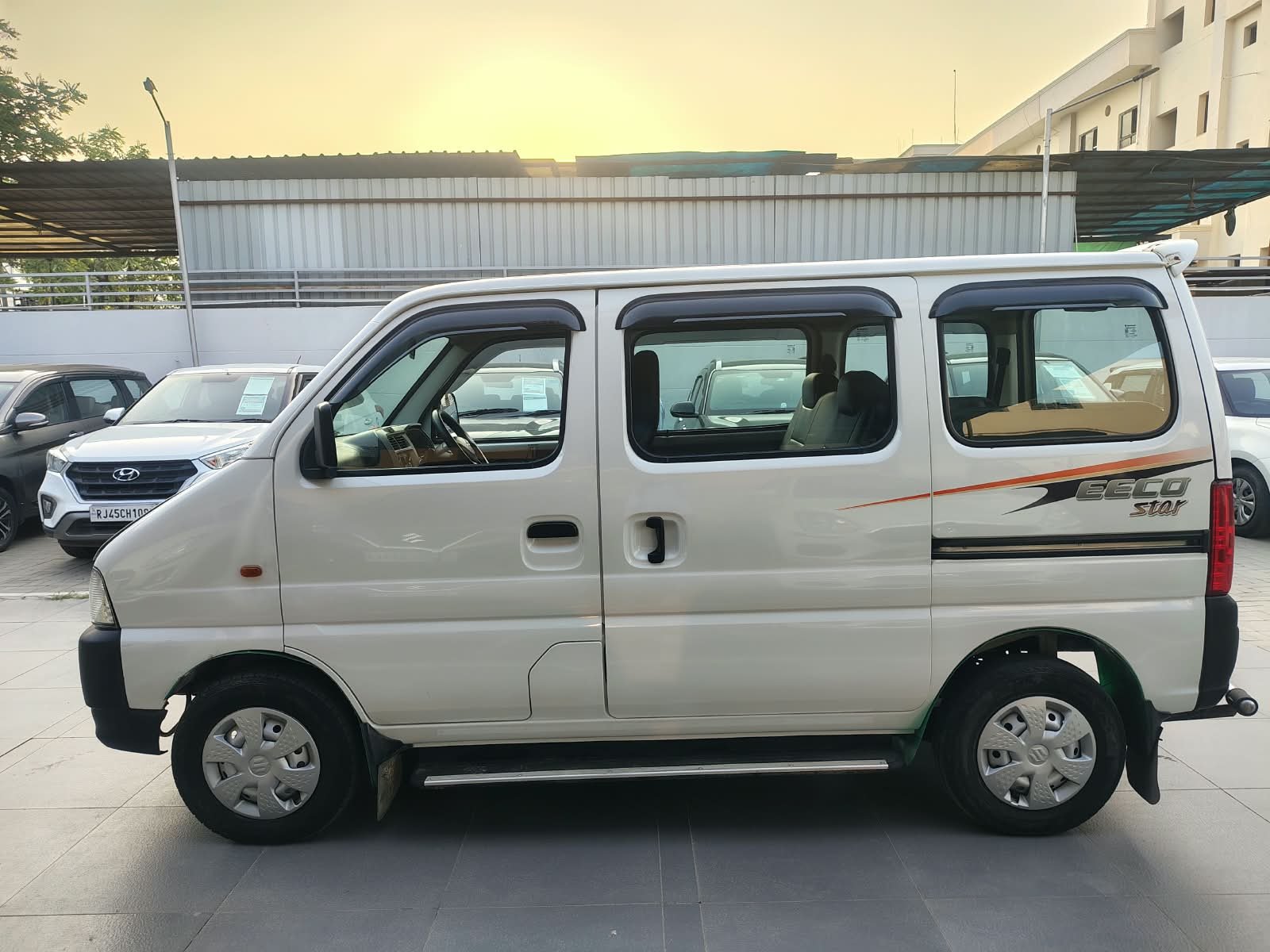Maruti Suzuki Eeco 5 STR AC