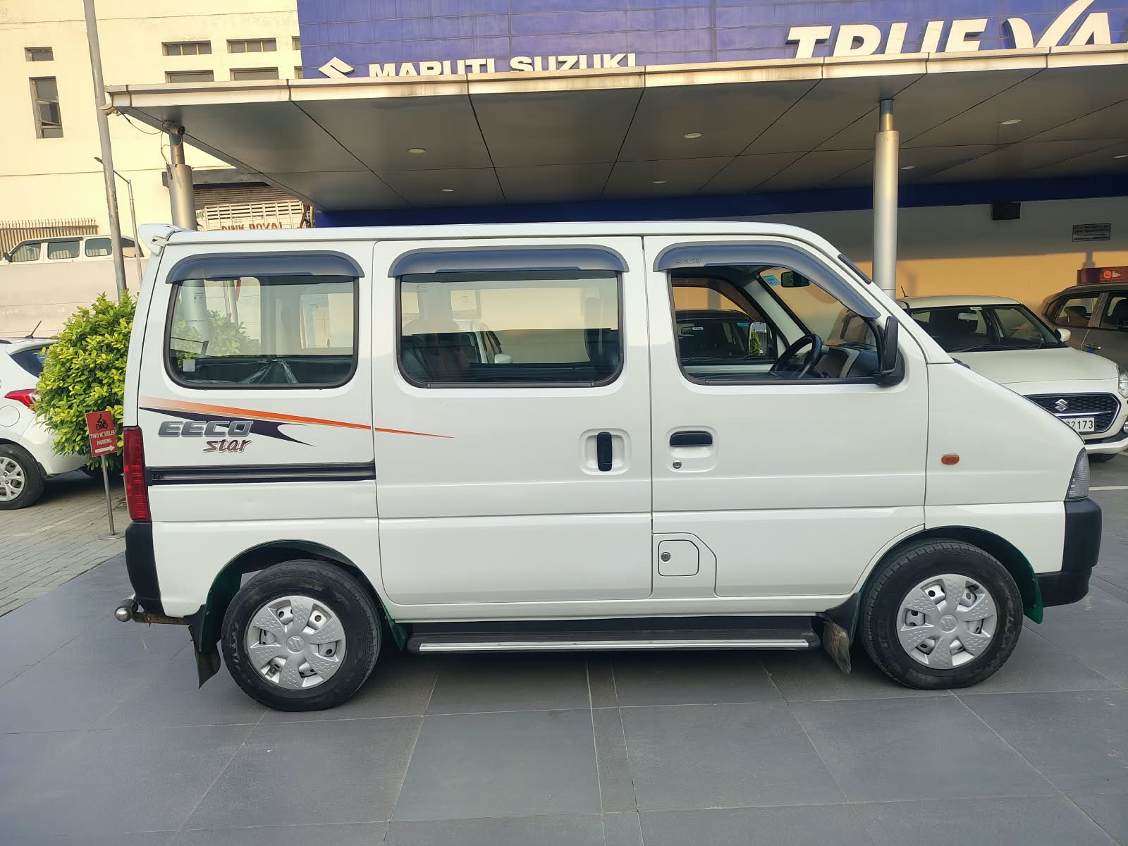 Maruti Suzuki Eeco 5 STR AC