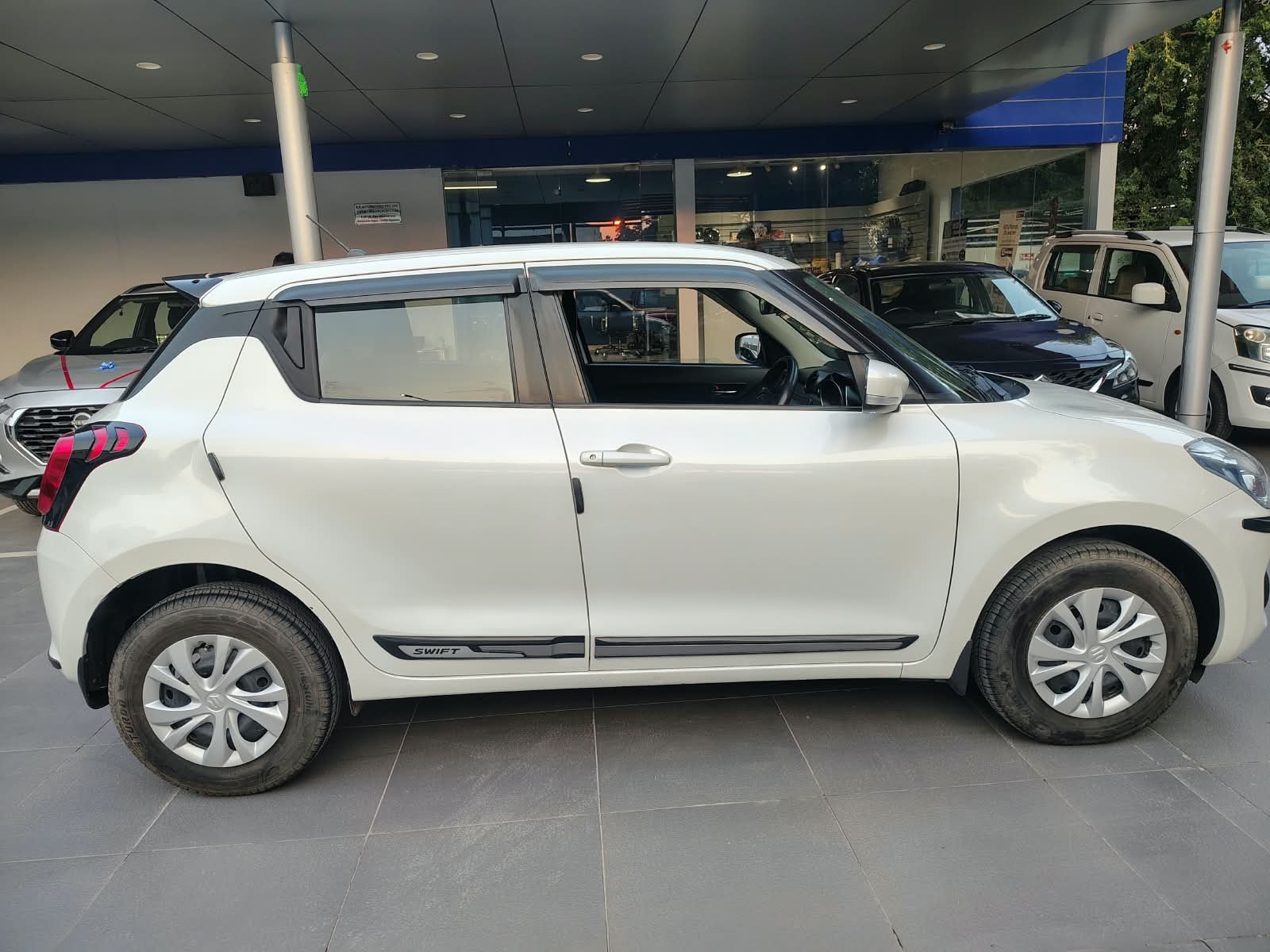 Maruti Suzuki Swift VXI
