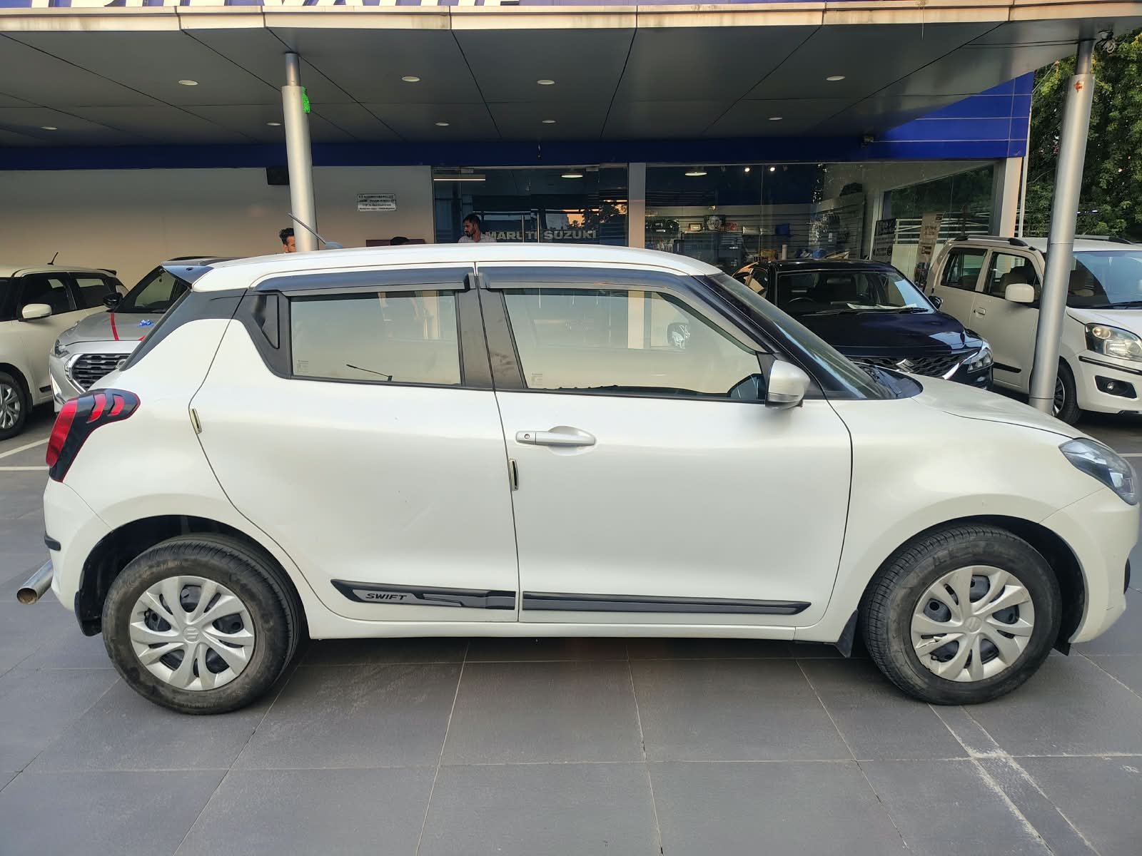 Maruti Suzuki Swift VXI