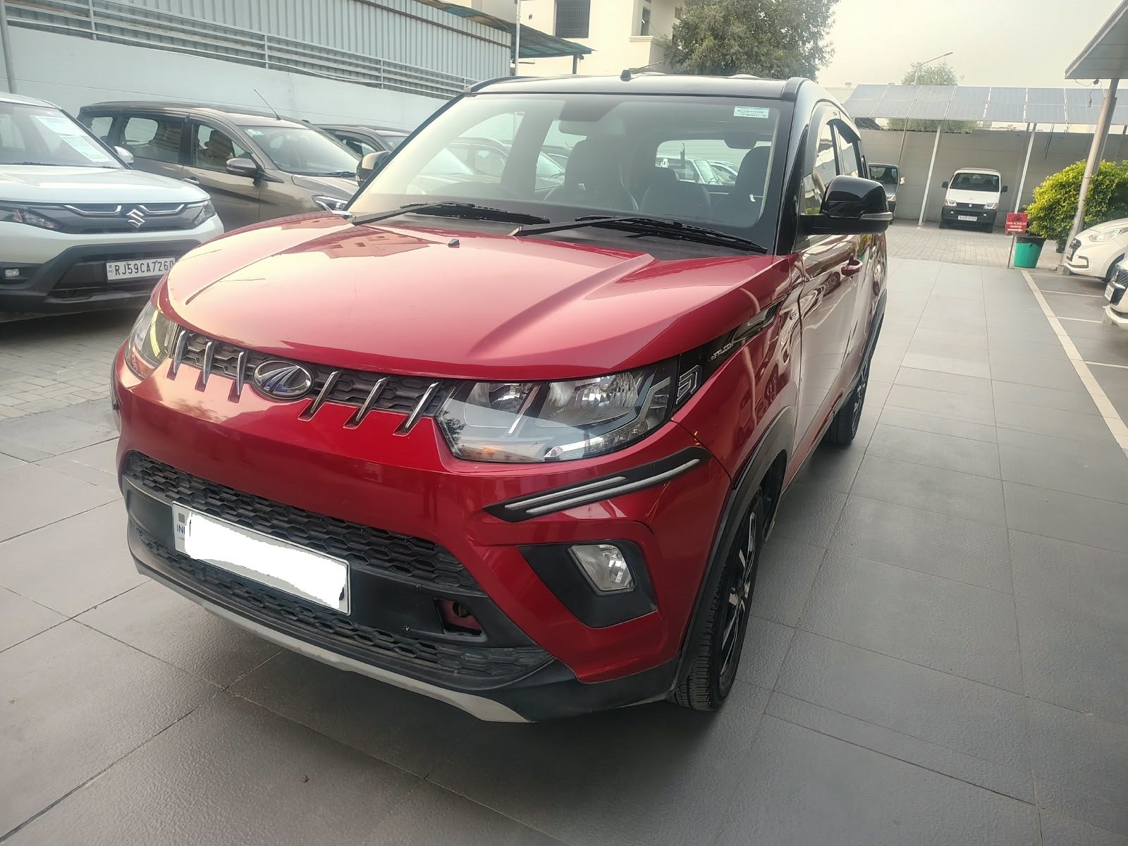 Mahindra KUV NXT K8