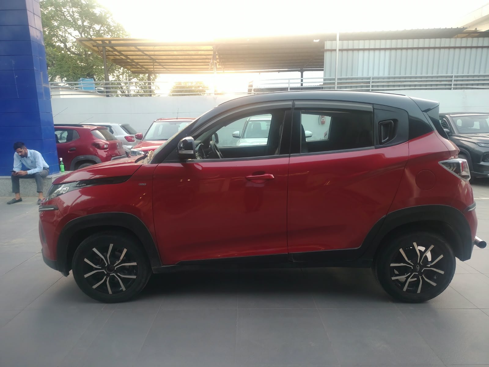 Mahindra KUV NXT K8