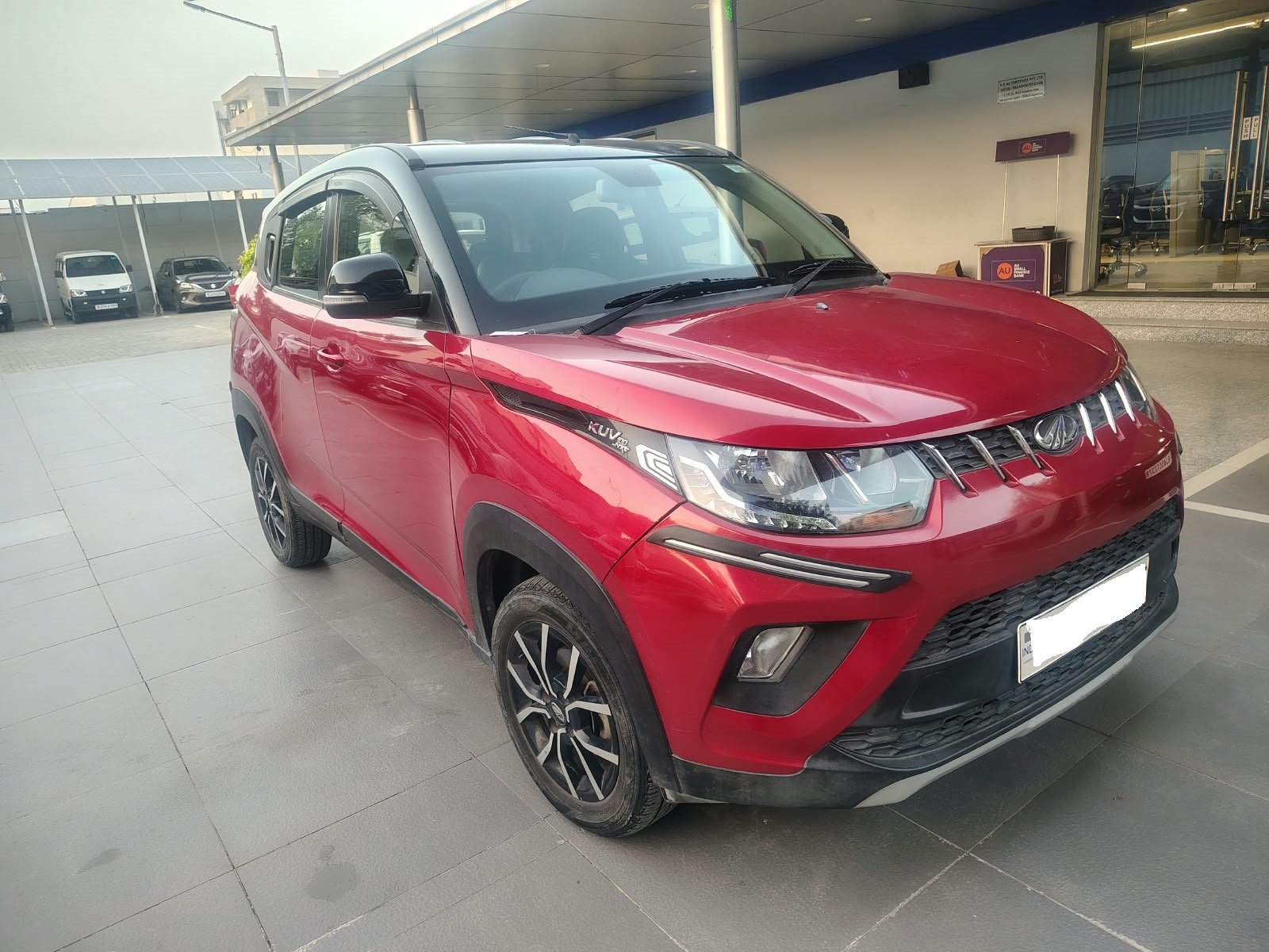 Mahindra KUV NXT K8